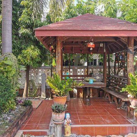 Samiya Guesthouse Bang Saen Bagian luar foto