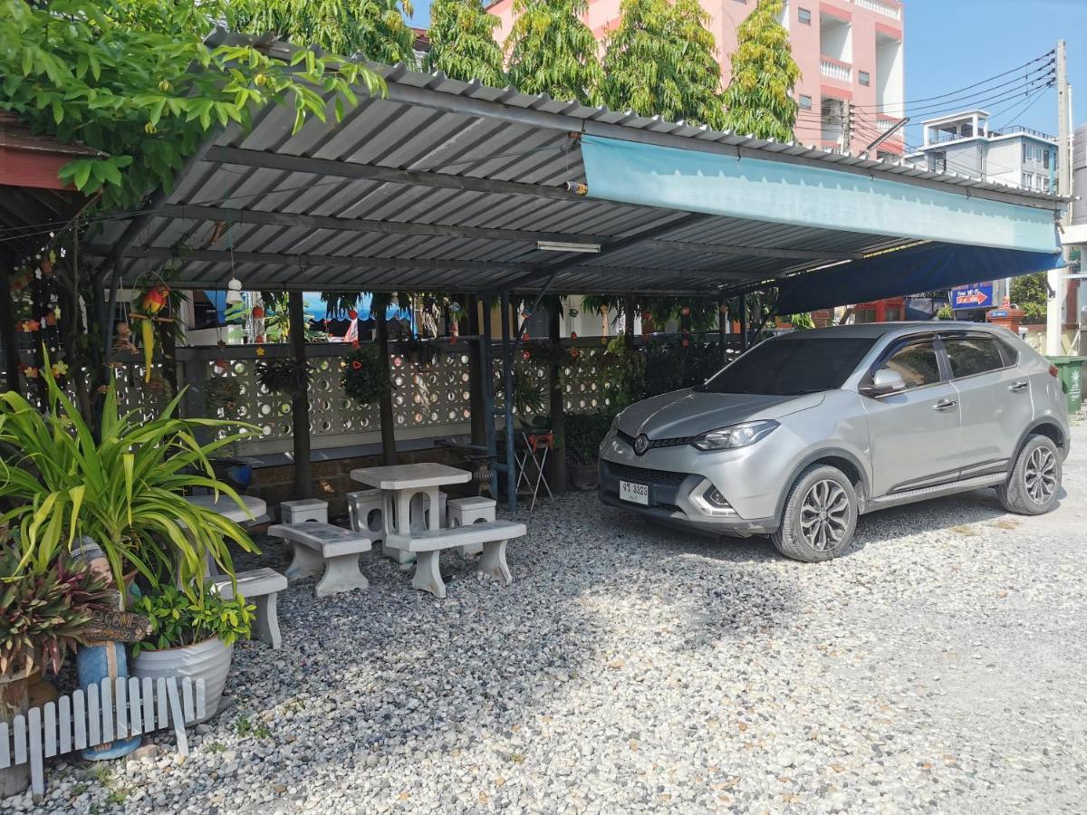 Samiya Guesthouse Bang Saen Bagian luar foto