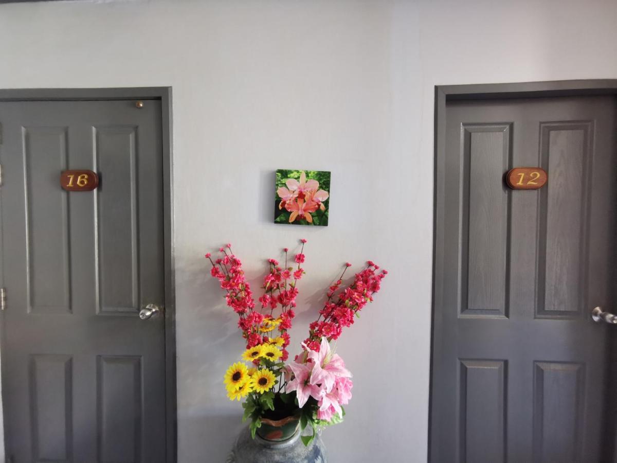 Samiya Guesthouse Bang Saen Bagian luar foto