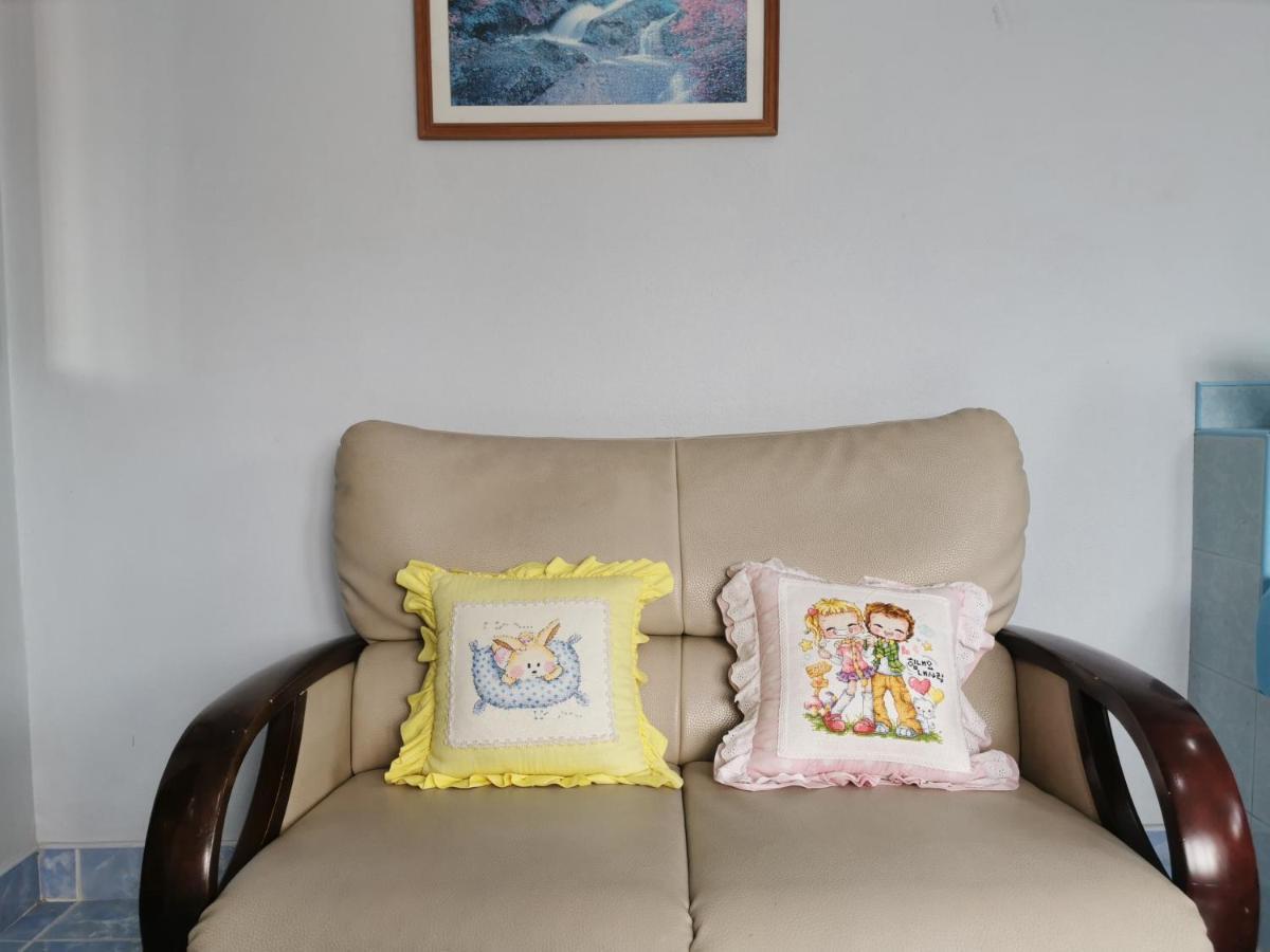 Samiya Guesthouse Bang Saen Bagian luar foto