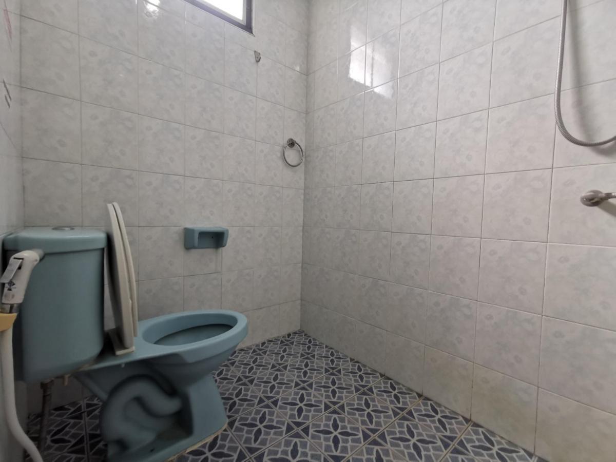 Samiya Guesthouse Bang Saen Bagian luar foto