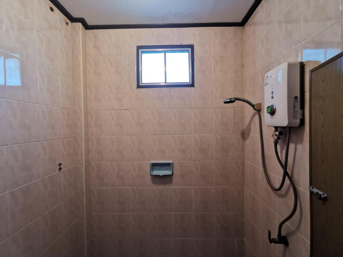 Samiya Guesthouse Bang Saen Bagian luar foto
