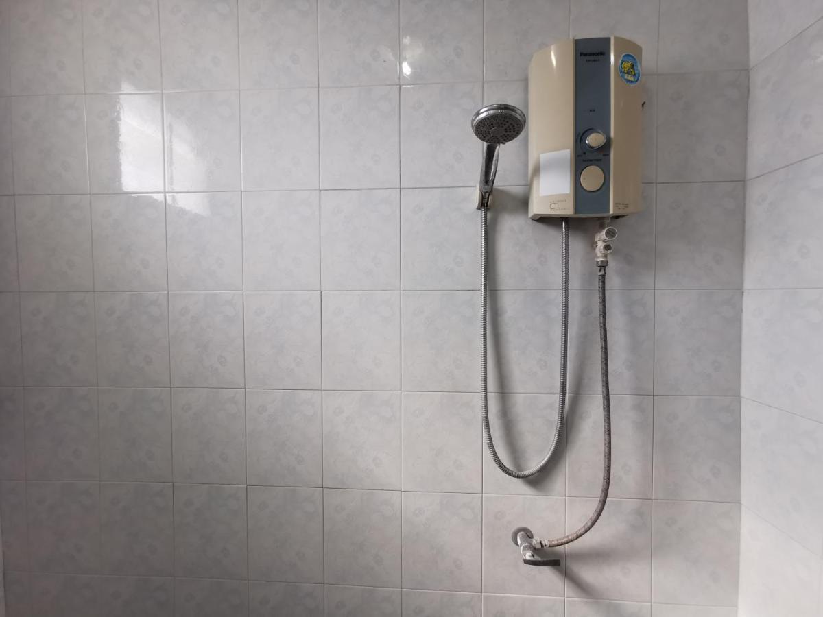 Samiya Guesthouse Bang Saen Bagian luar foto