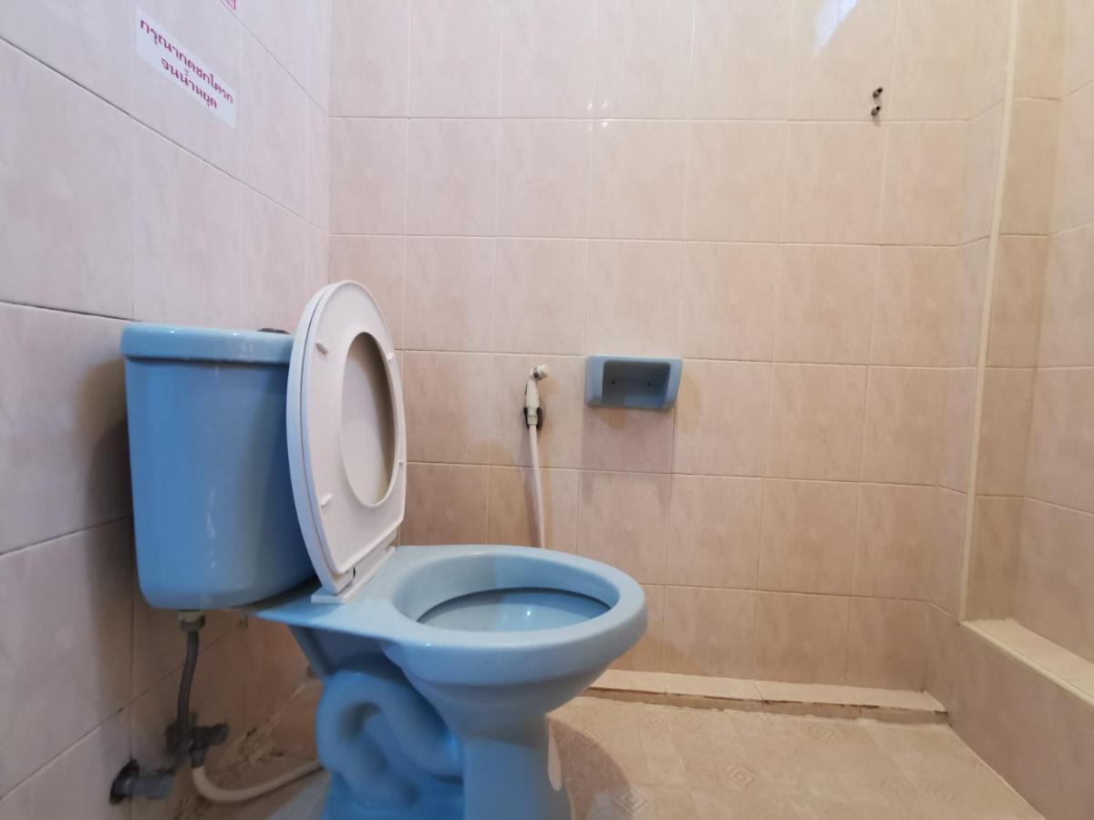 Samiya Guesthouse Bang Saen Bagian luar foto